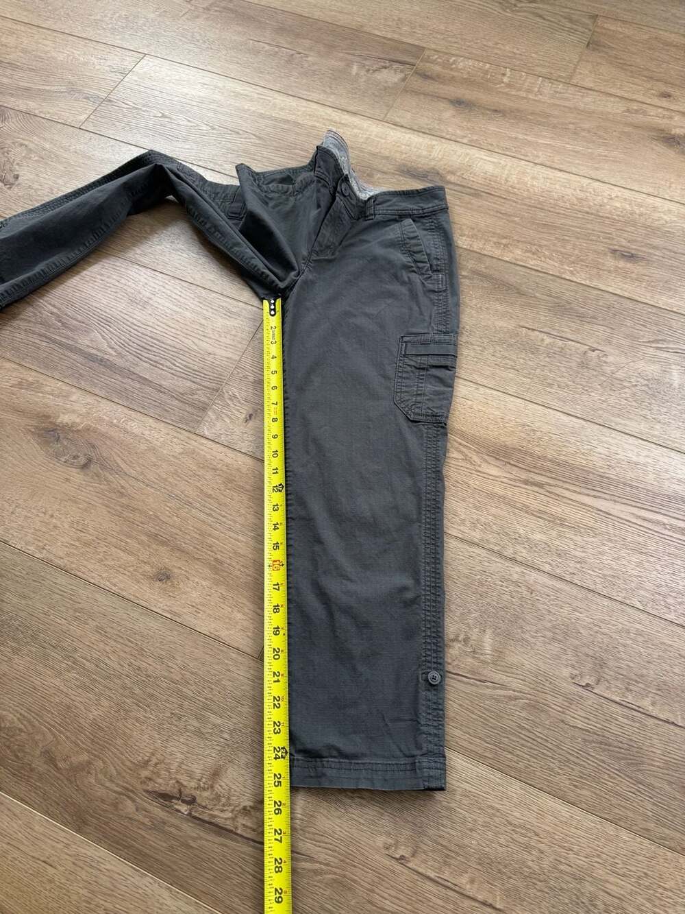 Eddie Bauer Slightly Curvy Cropped Cargo Pants Women’s 2 Gray Roll Tab Hiking - Picture 10 of 15